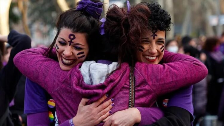 İspanya’da çalışanlara ayda 5 gün regl izni veren yasa kabul edildi