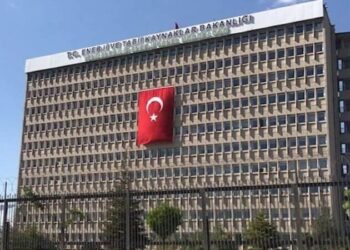 5 koltuklu bakan yardımcısı! ‘Süpermen olsa 5 görevi birden yapamaz’