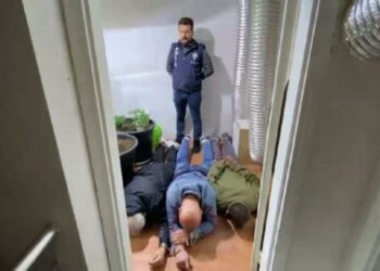 Böbreğini satıp üç katlı villada uyuşturucu üretti