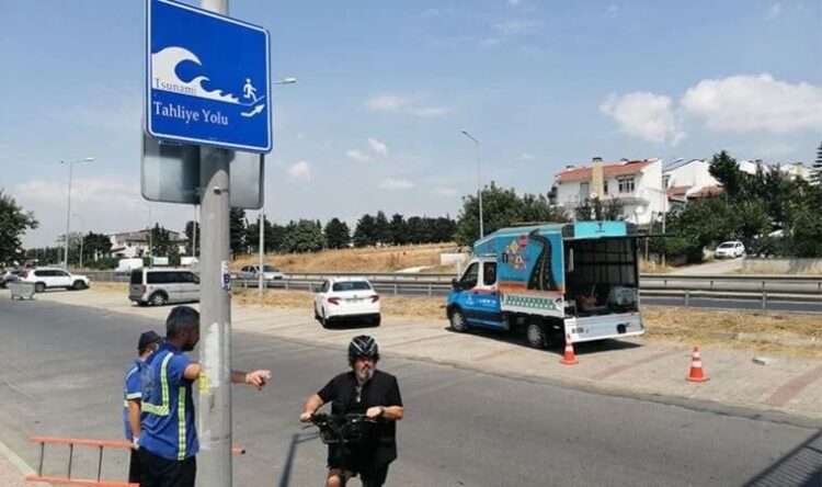 İBB harekete geçti: Sahillere tsunami uyarı tabelaları