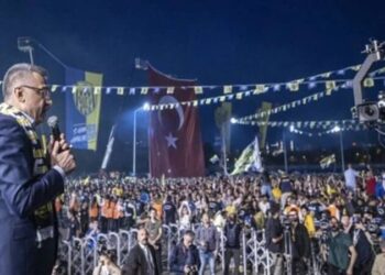 Fuat Oktay şampiyonluk kutlamasında konuşurken yuhalandı