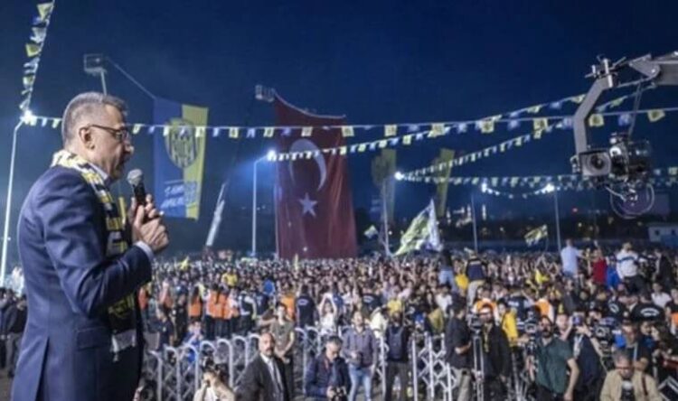 Fuat Oktay şampiyonluk kutlamasında konuşurken yuhalandı