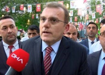 AP lideri Vecdet Öz: Genel başkanlığı bırakmam için tehditler geliyor