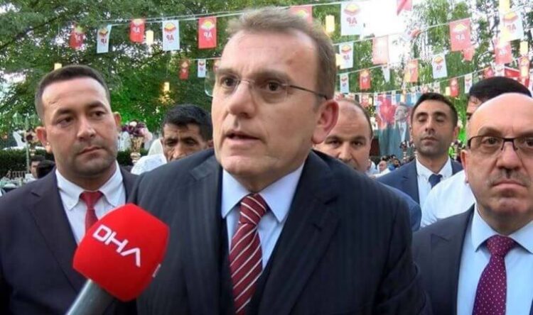 AP lideri Vecdet Öz: Genel başkanlığı bırakmam için tehditler geliyor