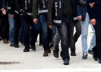 İzmir merkezli 26 ilde FETÖ operasyonu