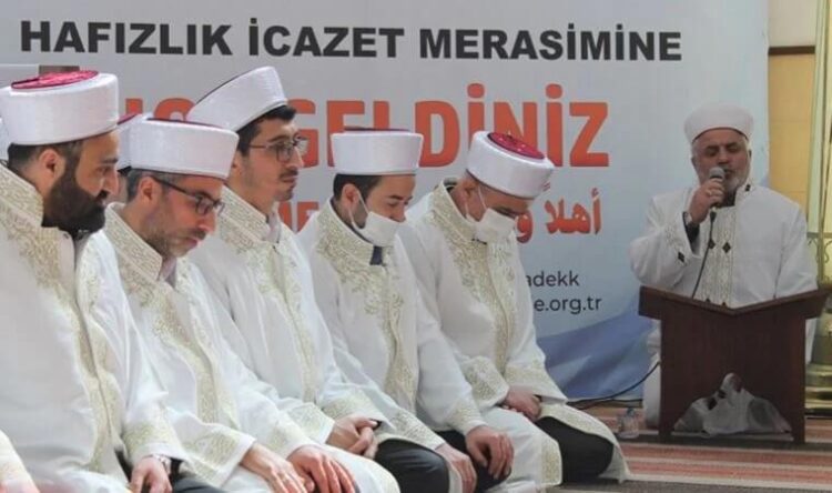 Atatürk’ü hedef alan Demirkan, yine icazet töreninde