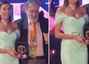 Özge Ulusoy’un göğsüne Ahmet Çakar yazıldı