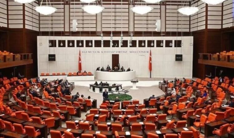 Uyuşturucu ticaretinde siyasi bağlantının araştırılmasına ret!