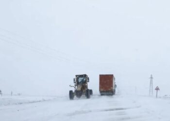 Ardahan’da lapa lapa kar yağdı