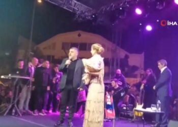 Gülben Ergen konser verirken sahnede bayıldı