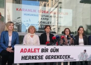 Adalet Nöbeti’ndeki aileler: Babacan ve Davutoğlu müştekilikten çekilin!