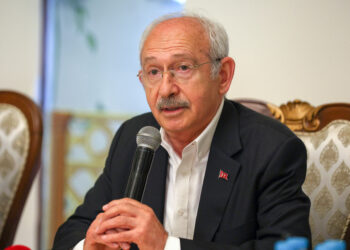 Kılıçdaroğlu, Gezi Davası tutuklularının aileleriyle bir araya geldi