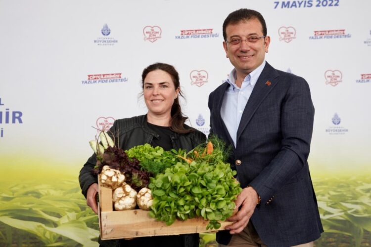 İBB tırları yola çıktı: ‘Bizi beton duvarlar değil,  bereketli tarlalar aydınlığa kavuşturacak’