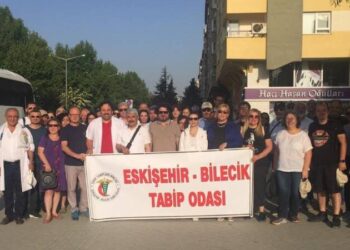 Sağlık çalışanları ‘Beyaz Miting’ için yola çıktı