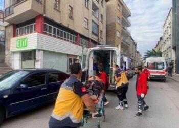 Eşini öldürdü, çocuklarını balkondan aşağı attı