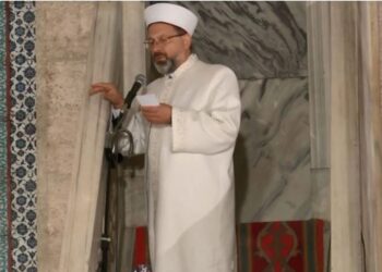 Ali Erbaş’tan Süleymaniye Camisi’nde İngilizce hutbe
