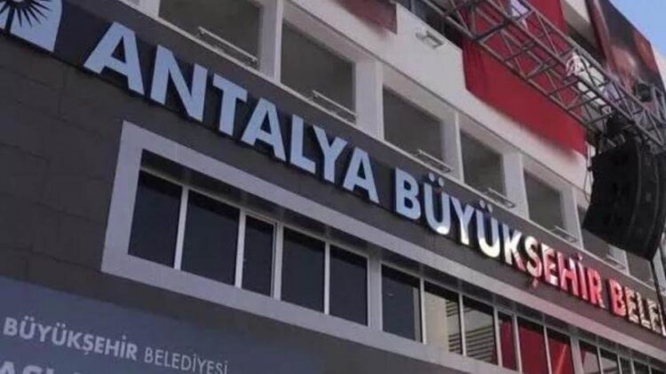 Antalya’da ASAT işçileri iş bıraktı: Geçinemiyoruz!