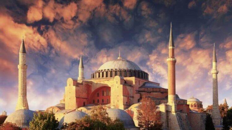 Ayasofya’nın restorasyon ihalesi Erdoğan’ın arkadaşına