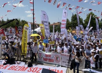 Beyaz Miting’de buluşan hekimler: ‘Emek bizim, söz bizim, sağlık hepimizin’