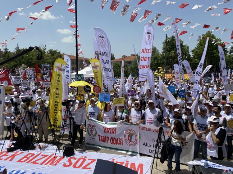 Beyaz Miting’de buluşan hekimler: ‘Emek bizim, söz bizim, sağlık hepimizin’