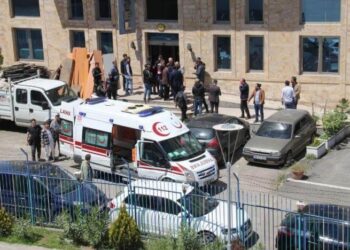İşçilerin üzerine asansör düştü: 1 ölü, 2 yaralı