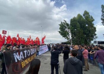 Komünist gençlerden NATO eylemi