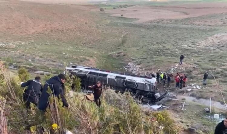Öğrencileri taşıyan otobüs devrildi… Çok sayıda ölü ve yaralı var
