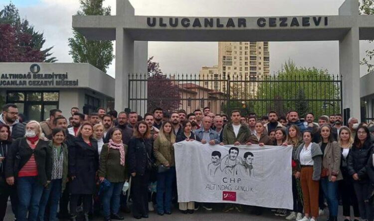 CHP, Ulucanlar Cezaevi önünde ‘Üç Fidan’ı andı