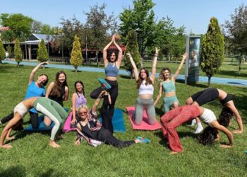 Parkta yoga yapan yurttaşlar CİMER’e şikayet edildi