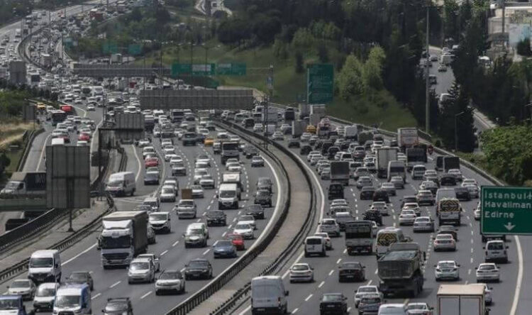 İstanbul Valiliğinden bugün için ‘toplu ulaşım araçları kullanılması’ önerisi