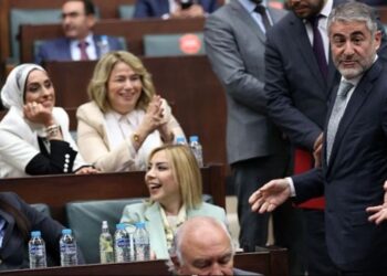 AKP Grup Toplantısı’nda ‘Güldür Güldür’ şov