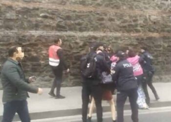 Taksim’e yürümek isteyen öğrencilere polis müdahalesi