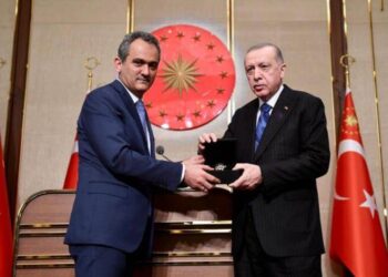 AKP’de bir kriz daha: Bakanın yanıtı sonrası vekiller salonu terk etti