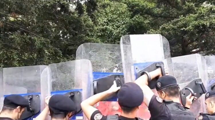 Sabancı Holding’in önüne giden enerji işçilerine yine polis müdahalesi