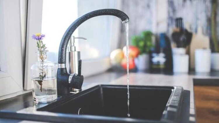 90 yaşındaki annesini musluğu açık bıraktığı için öldürdü!