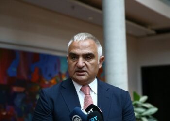 AKP’den Yunanistan çatlağı… Kültür Bakanı Yunan adalarına tur düzenliyor