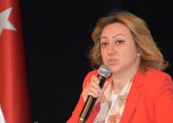 CHP’li İlgezdi: Bakan yardımcısı tiyatroculara mobbing uyguluyor