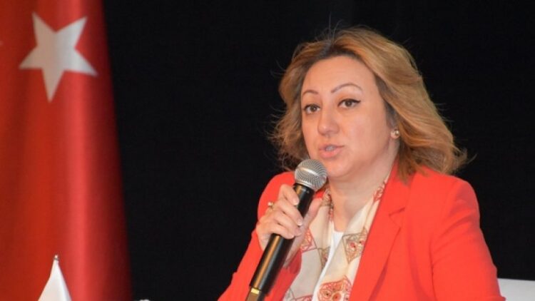 CHP’li İlgezdi: Bakan yardımcısı tiyatroculara mobbing uyguluyor