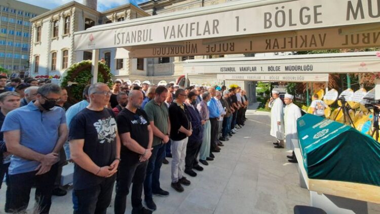 Karikatürist Latif Demirci son yolculuğuna uğurlandı