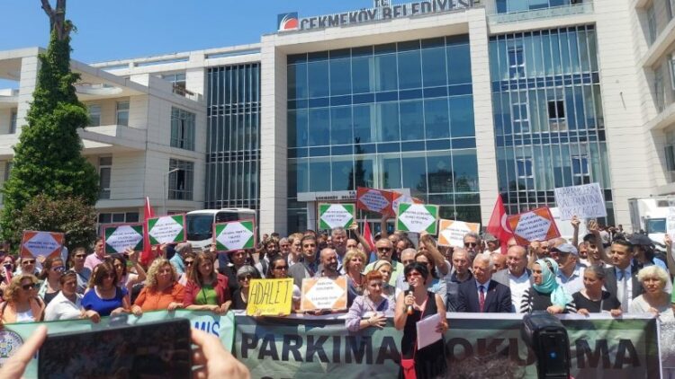 Çekmeköylüler AKP’li belediyeyi protesto etti: ‘Parkıma dokunma’