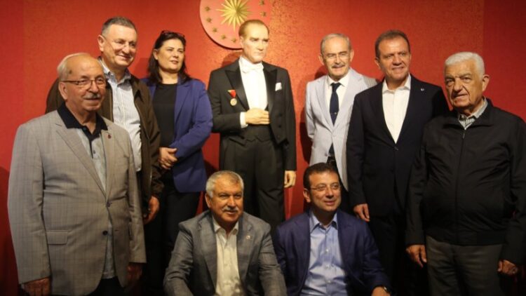 CHP’li belediye başkanlarından anlamlı fotoğraf