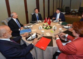 Kulisler hareketlendi: 6’lı masa için ‘cumhurbaşkanı adaylığı’ anketi