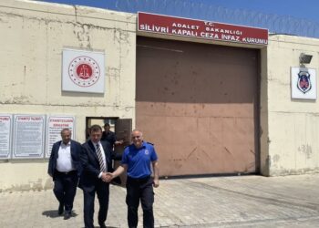 İmamoğlu, Gezi davasında tutuklanan Tayfun Kahraman’ı ziyaret etti