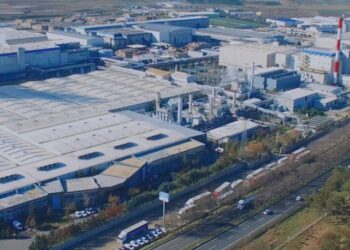 Modern Karton işçilerinden oturma eylemi