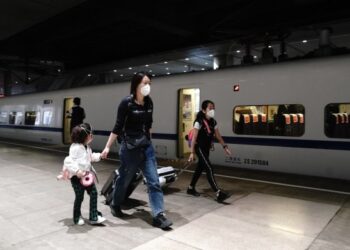 Çin’de Ejderha Teknesi Festivali’nde tren yolculuğu artacak