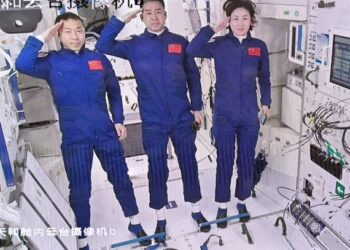 Shenzhou-14 astronotları Tianzhou-4 kargo aracına girdi