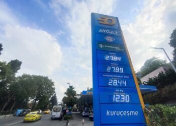 Türkiye’de ekonomik kriz yüzünden yükselen enerji faturaları halkı zorluyor