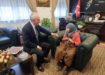 97 yaşındaki Hayriye Kuzu’dan Kılıçdaroğlu’na: “Sen işin başına geçersen daha iyi olacağım”