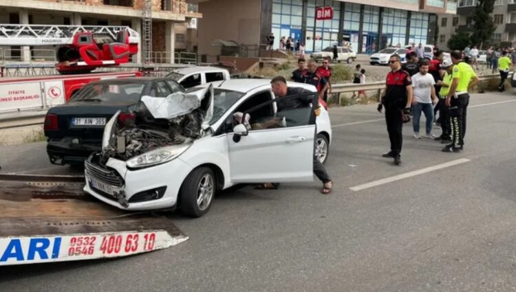 İntihar girişimini izlemek isterken zincirleme kaza yaptılar