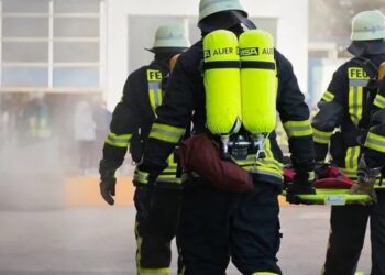 Mesai ücretini ödemediği itfaiyecileri ‘temizlik mesaisine’ gönderdi
